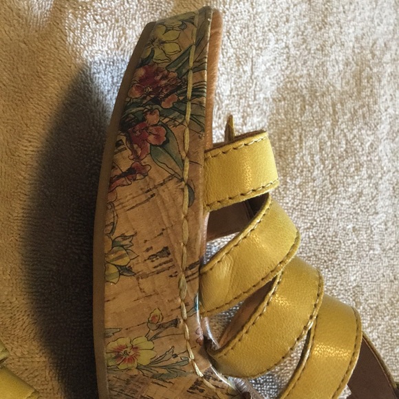 b.o.c. Born Concept yellow wedges floral detail 9M - Picture 6 of 7